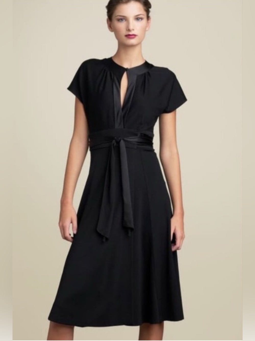 Diane Von Furstenburg Black Wool/Silk Wrap Midi Dress Sz 12 Key Hole Front